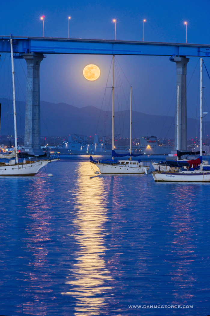 there-s-a-full-moon-on-the-rise-coronado-times