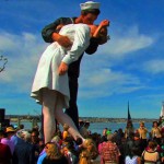 Pearl Harbor Survivor Married 70 Yrs Renews Vows at Kiss Statue