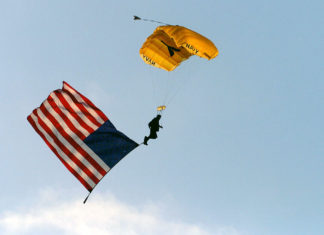 1024px-US_Navy_040415-N-6213R-006_A_Navy_Seal_assigned_to_the_U.S._Navy's_Leap_Frogs_parachute_team_descends_into_San_Diego's_Petco_Park
