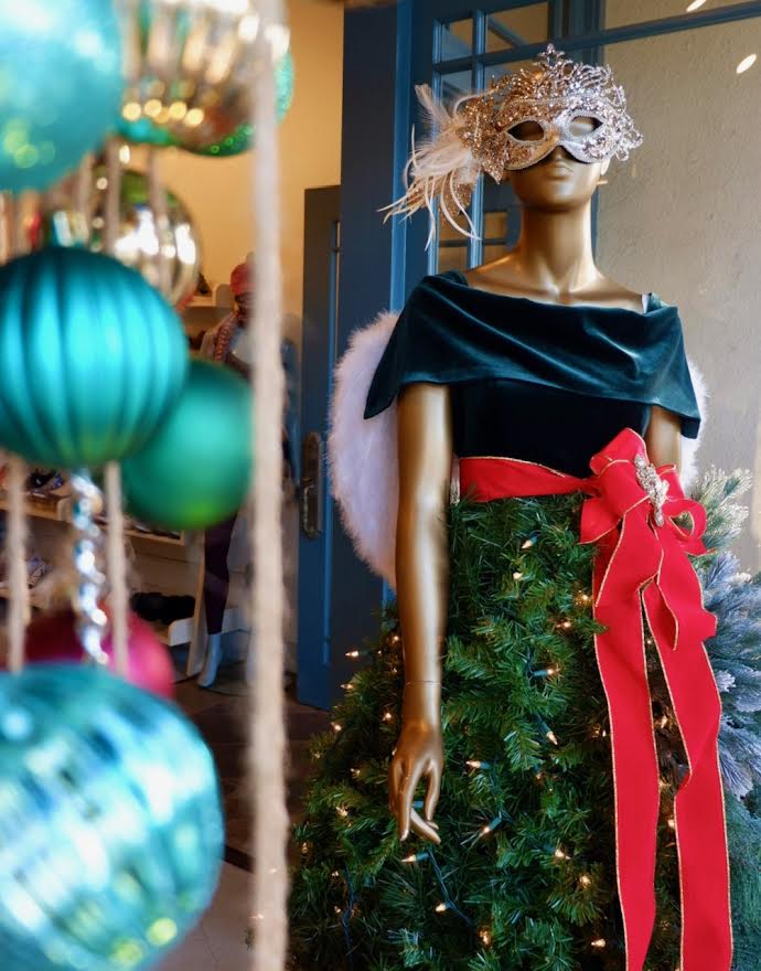 Sweet Soles Wins Best Holiday Window Display - Coronado Times
