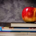 school books apple teacher pexels-pixabay