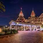 Hotel Del Entrance Dusk_Holiday Lights