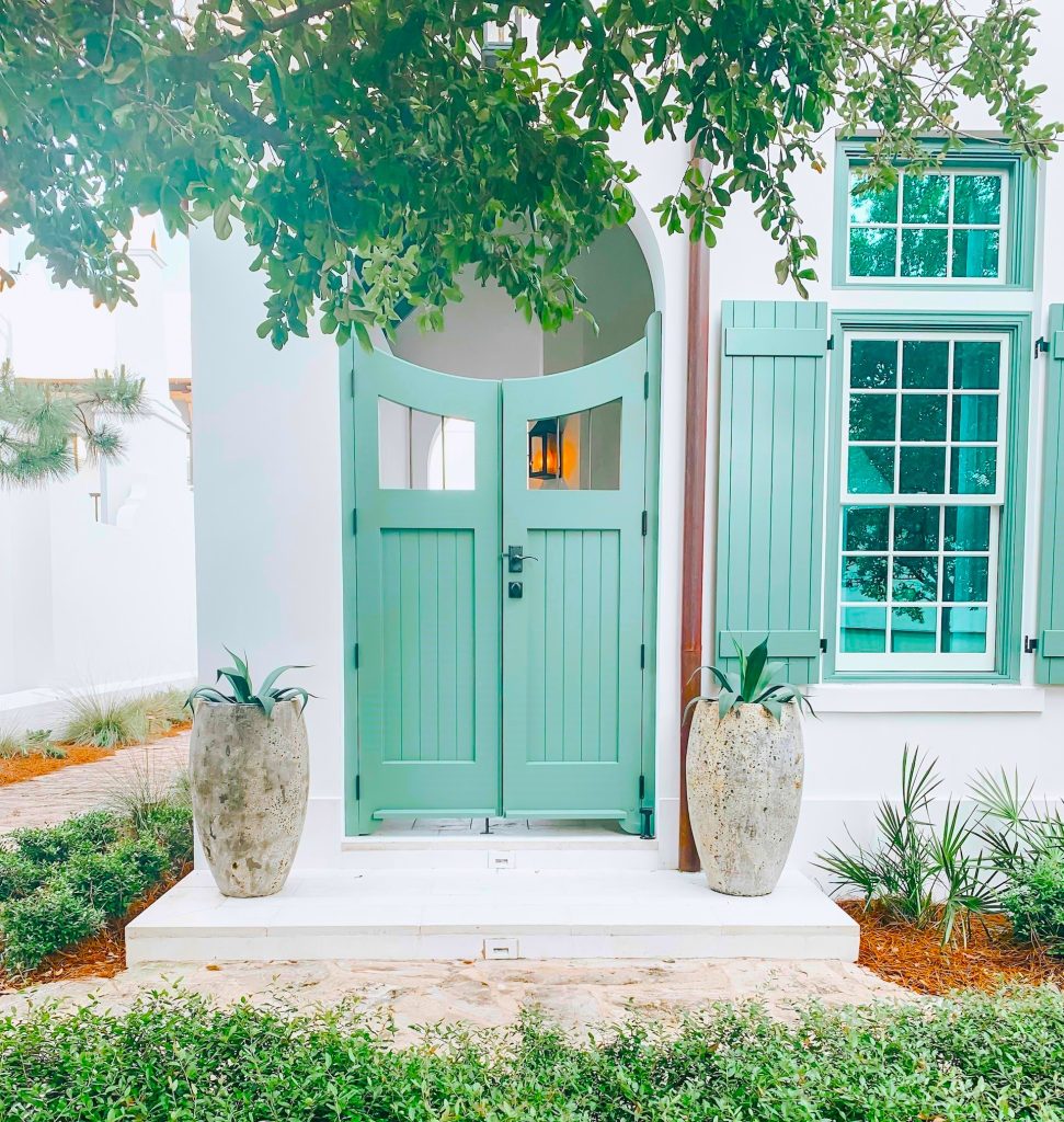 Green Door, Unsplash