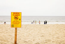 sewage-closures beach sign