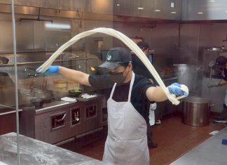 Noodle & Bun: The theater of hand-pulled noodles